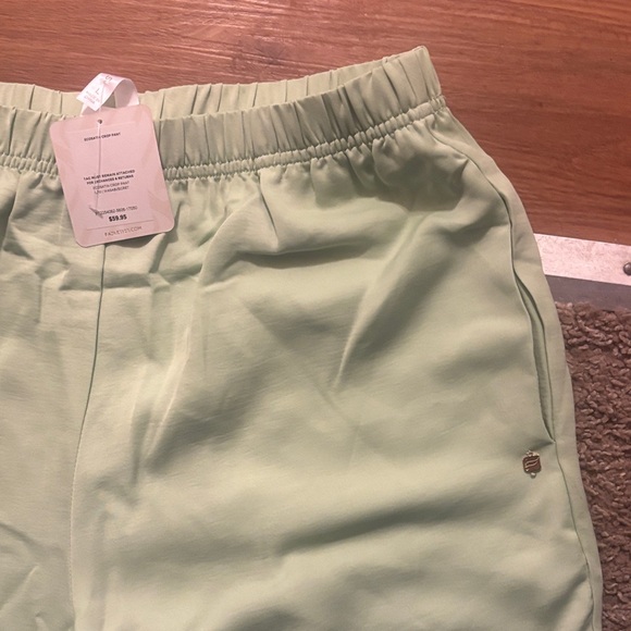 Fabletics NWT Ecosatin Crop Pants Woman’s Lg Capri Length Neon Green Brand New!! - Picture 8 of 13